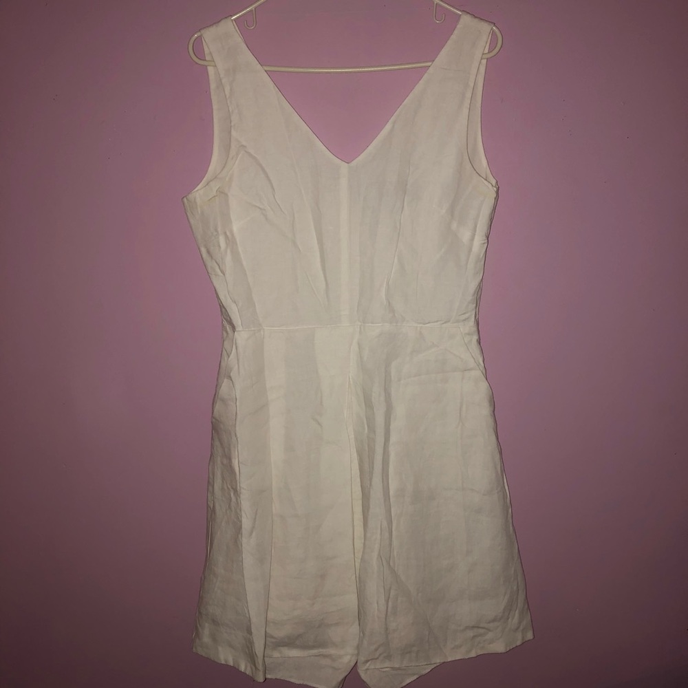 White dress WITH POCKETS